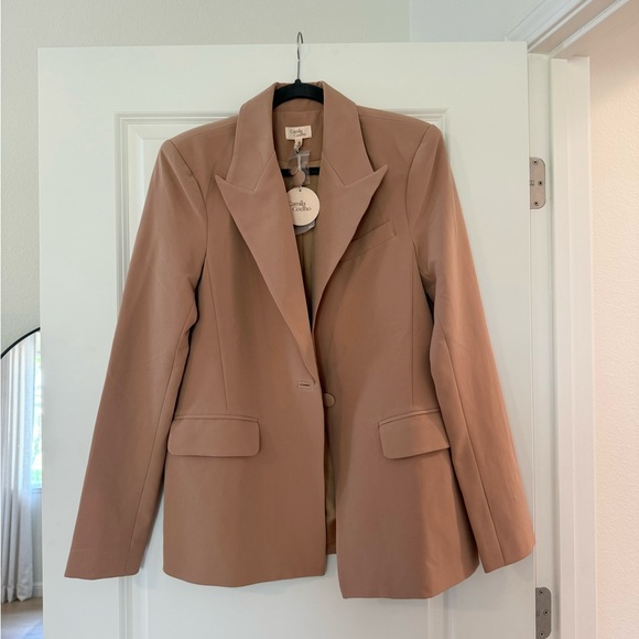 NWT Camila Coelho -- Morena Blazer in Nude Toffee (S) - Picture 2 of 3